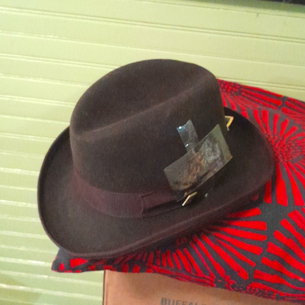 Stacy Adams Homburg. Chocolate, medium sized.